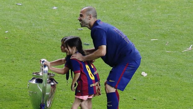 Javier Mascherano meraih 18 trofi selama tujuh setengah tahun berkostum Barcelona.