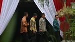 Busana Paspampres Saat Amankan Jokowi: Jas, Batik, hingga Beskap