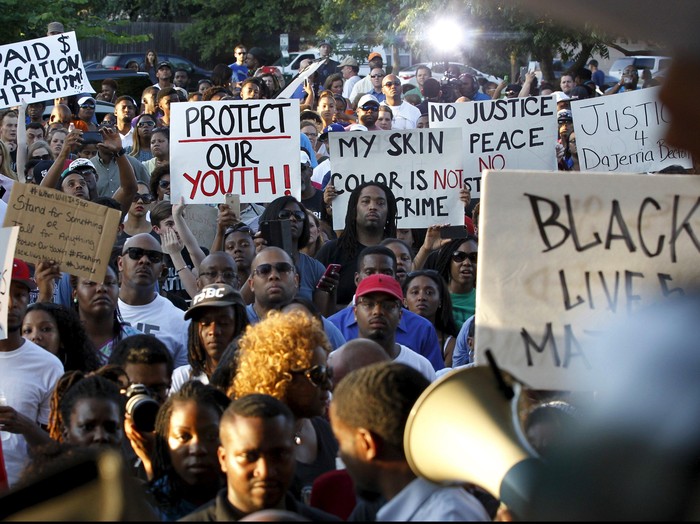 Warga Texas Serukan Polisi yang Banting ABG Berbikini Dipecat