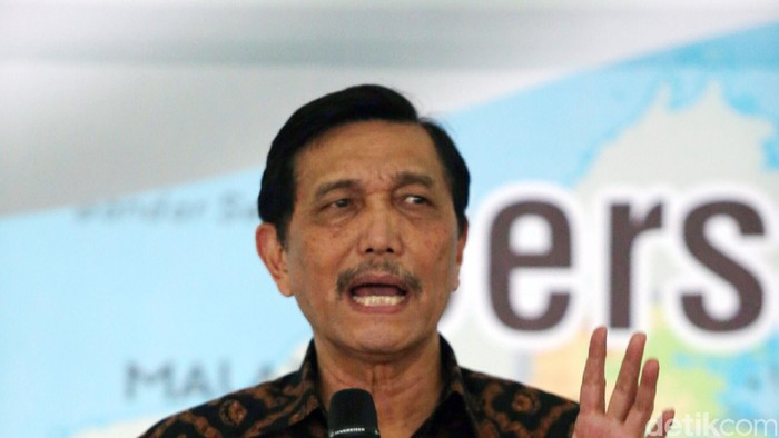 Relawan Jokowi diperkirakan akan hadir dalam resepsi Gibran-Selvi di Solo, Jawa Tengah. Kepala Staf Kepresidenan Luhut Panjaitan mengatakan telah mengantisipasi hal ini dengan menginapkan mereka di Asrama Haji Haji Donohudan, Boyolali. Relawan Jokowi diperkirakan akan hadir dalam resepsi Gibran-Selvi di Solo, Jawa Tengah. Jumlah relawan mencapai ribuan diperkirakan hadir dari berbagai penjuru daerah nusantara. Agung Pambudhy/Detikcom.