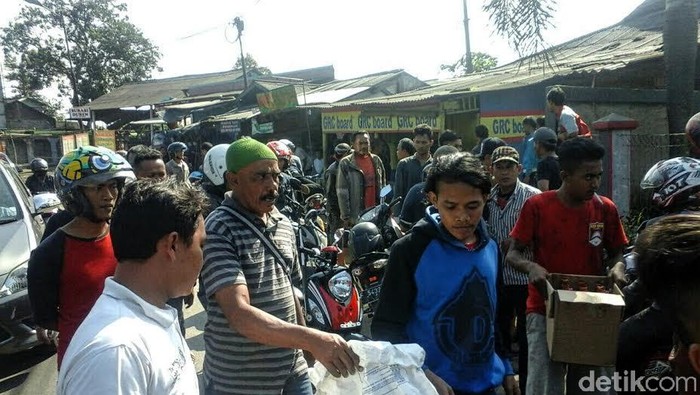 3 Orang Tewas, Warga Cibadak Sukabumi Bongkar Paksa Gudang Miras