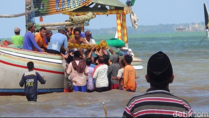Perahu Nelayan Ditabrak Feri, 1 Orang Tewas 3 Orang Hilang
