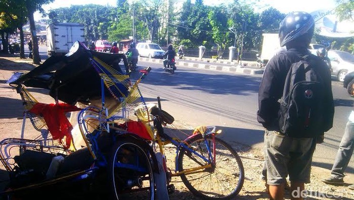 Tabrak Becak di Bandung, Pengemudi Ninja Tewas Tergilas Mobil