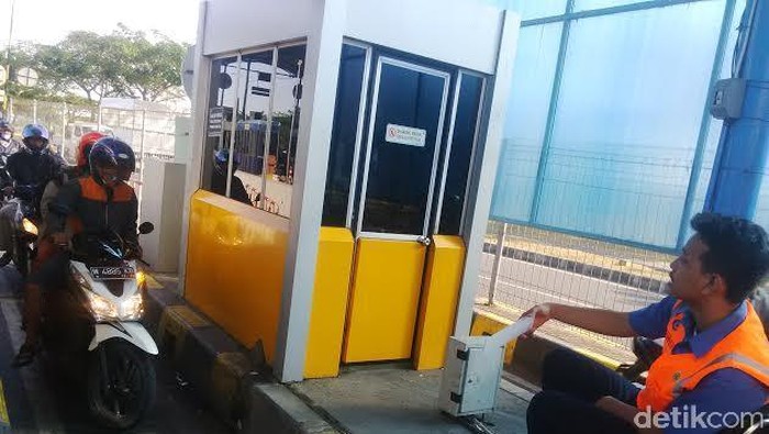 Banyak Pengguna Motor Belum Tahu Suramadu Gratis