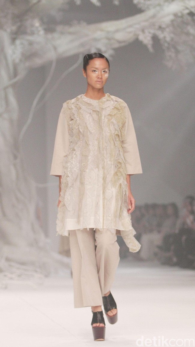 Biyan Wanaatmadja Dream Womens Wear, Spring Summer 2016. at Ballroom Hotel Dharmawangsa. Jakarta. 11/06/2015. [Foto: Mohammad Abduh/Wolipop]