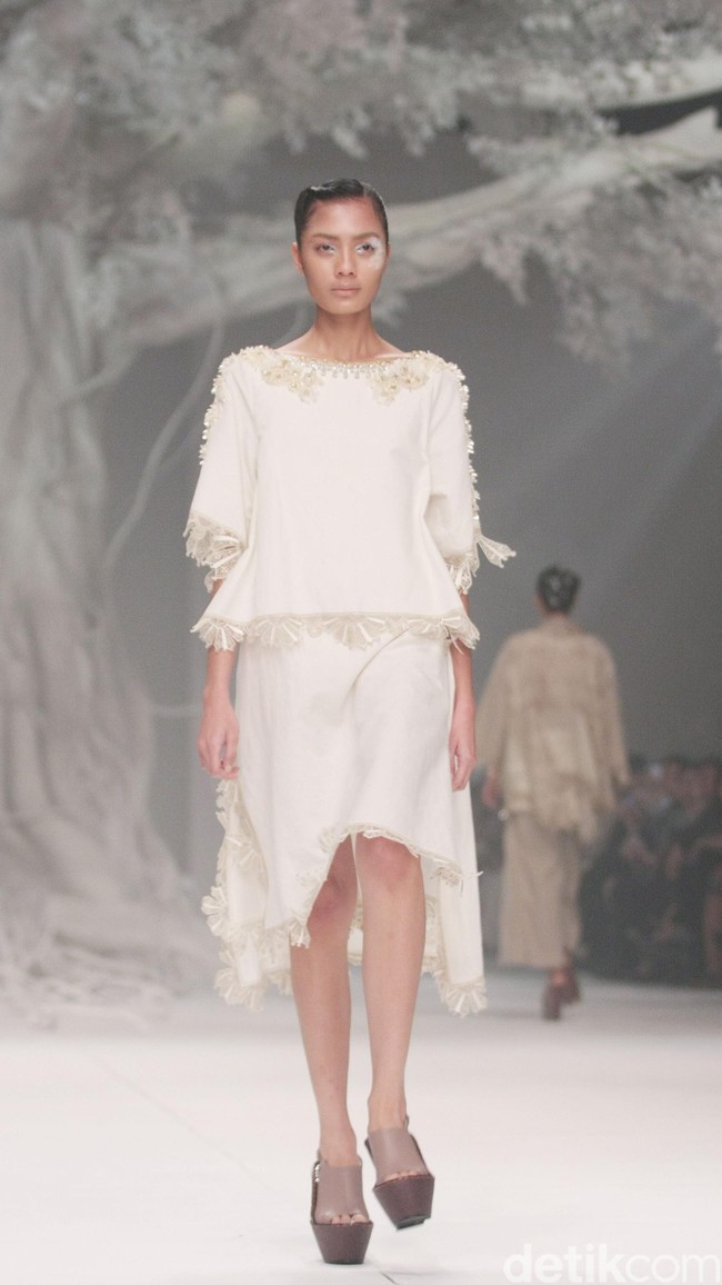Biyan Wanaatmadja Dream Womens Wear, Spring Summer 2016. at Ballroom Hotel Dharmawangsa. Jakarta. 11/06/2015. [Foto: Mohammad Abduh/Wolipop]