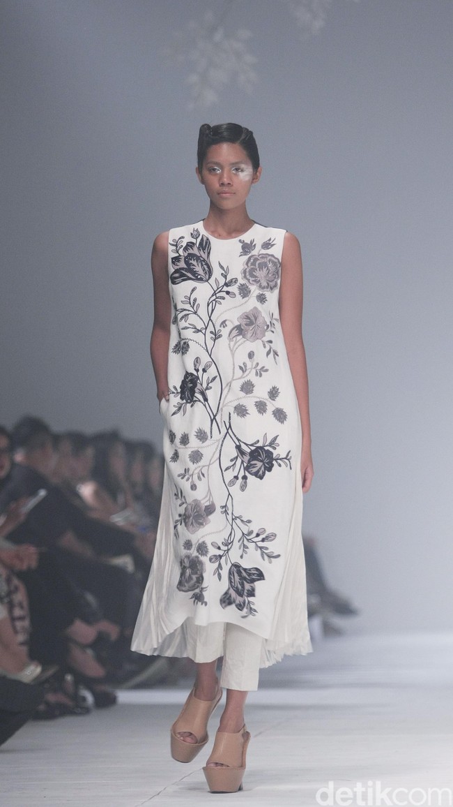 Biyan Wanaatmadja Dream Womens Wear, Spring Summer 2016. at Ballroom Hotel Dharmawangsa. Jakarta. 11/06/2015. [Foto: Mohammad Abduh/Wolipop]
