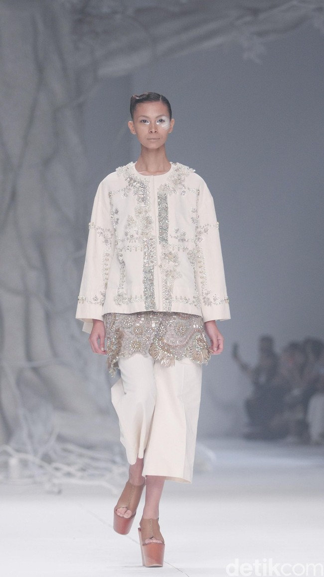 Biyan Wanaatmadja Dream Womens Wear, Spring Summer 2016. at Ballroom Hotel Dharmawangsa. Jakarta. 11/06/2015. [Foto: Mohammad Abduh/Wolipop]