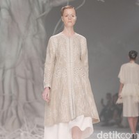 Biyan Wanaatmadja Dream Womens Wear, Spring Summer 2016. at Ballroom Hotel Dharmawangsa. Jakarta. 11/06/2015. [Foto: Mohammad Abduh/Wolipop]