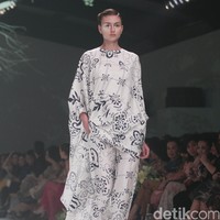 Biyan Wanaatmadja Dream Womens Wear, Spring Summer 2016. at Ballroom Hotel Dharmawangsa. Jakarta. 11/06/2015. [Foto: Mohammad Abduh/Wolipop]