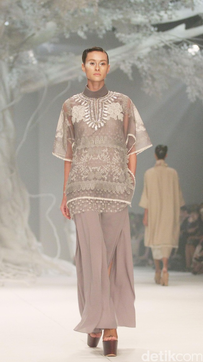 Biyan Wanaatmadja Dream Womens Wear, Spring Summer 2016. at Ballroom Hotel Dharmawangsa. Jakarta. 11/06/2015. [Foto: Mohammad Abduh/Wolipop]