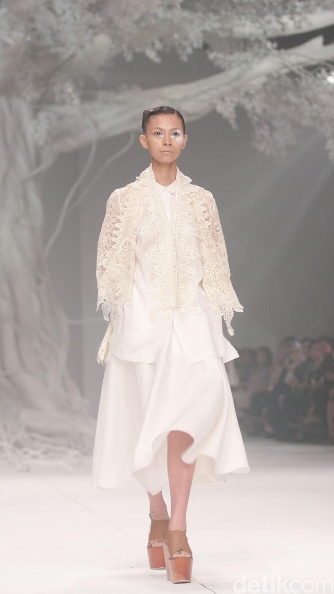 Biyan Wanaatmadja Dream Womens Wear, Spring Summer 2016. at Ballroom Hotel Dharmawangsa. Jakarta. 11/06/2015. [Foto: Mohammad Abduh/Wolipop]