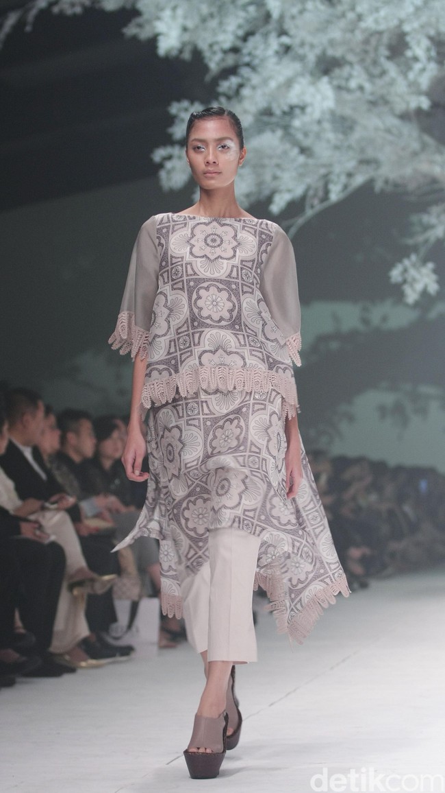 Biyan Wanaatmadja Dream Womens Wear, Spring Summer 2016. at Ballroom Hotel Dharmawangsa. Jakarta. 11/06/2015. [Foto: Mohammad Abduh/Wolipop]