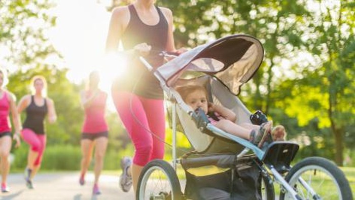 Lari-lari Sambil Mengasuh Anak? Bisa Lho
