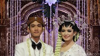 Gibran menikah dengan Selvi Ananda pada 11 Juni 2015 lalu di gedung Graha Saba Buana, Solo. Gedung itu adalah milik keluarga Jokowi.
