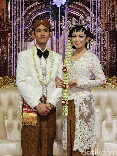 Tebak tebak Desainer Baju Pengantin Pernikahan Kahiyang Tebak tebak Desainer Baju Pengantin Pernikahan Kahiyang