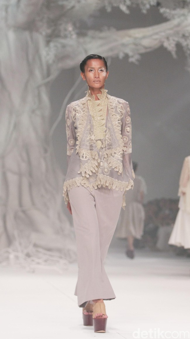 Biyan Wanaatmadja Dream Womens Wear, Spring Summer 2016. at Ballroom Hotel Dharmawangsa. Jakarta. 11/06/2015. [Foto: Mohammad Abduh/Wolipop]