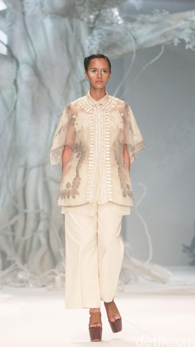 Biyan Wanaatmadja Dream Womens Wear, Spring Summer 2016. at Ballroom Hotel Dharmawangsa. Jakarta. 11/06/2015. [Foto: Mohammad Abduh/Wolipop]