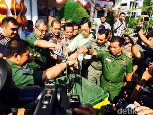 Jelang Ramadan, Pemkot Makassar Musnahkan Ribuan Botol Miras Ilegal