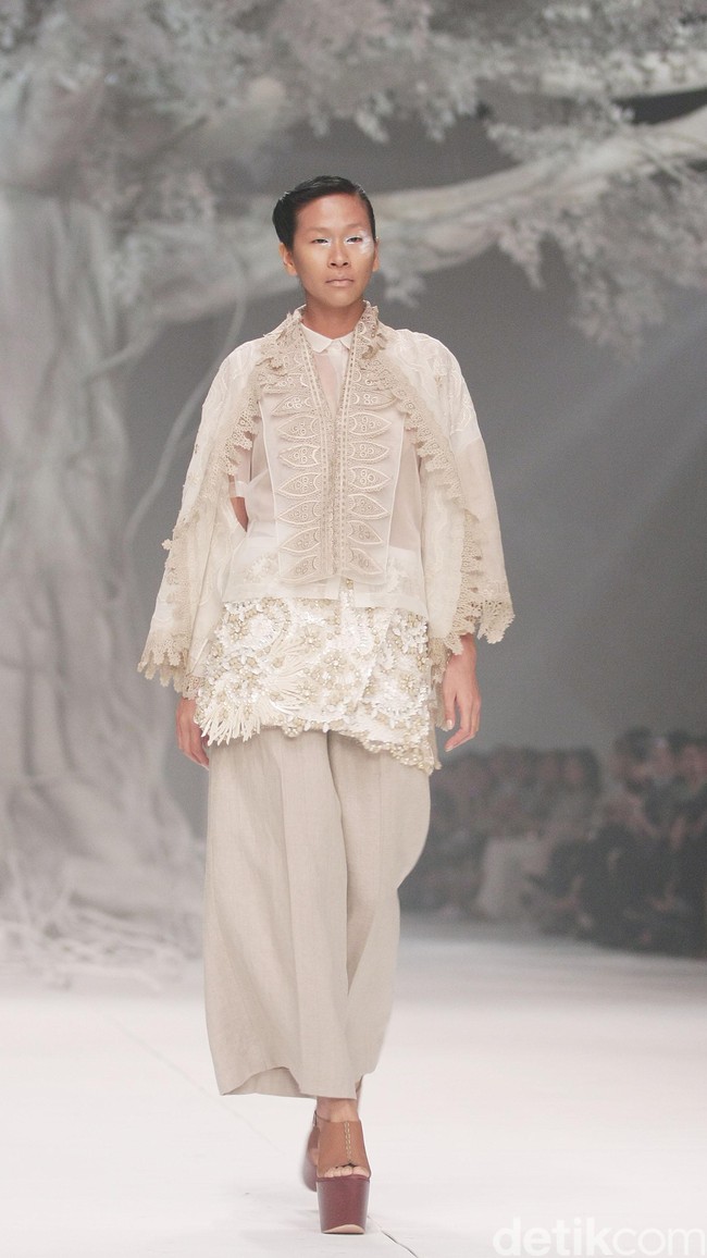 Biyan Wanaatmadja Dream Womens Wear, Spring Summer 2016. at Ballroom Hotel Dharmawangsa. Jakarta. 11/06/2015. [Foto: Mohammad Abduh/Wolipop]