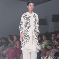 Biyan Wanaatmadja Dream Womens Wear, Spring Summer 2016. at Ballroom Hotel Dharmawangsa. Jakarta. 11/06/2015. [Foto: Mohammad Abduh/Wolipop]