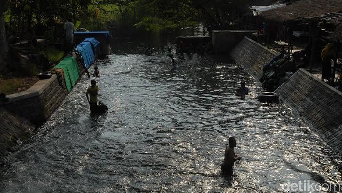 Tradisi Umbah-umbah Karpet Jelang Ramadan Satukan Warga