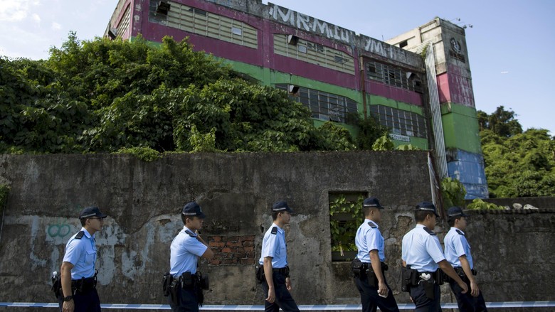 Polisi Hong Kong Sita Peledak dan Tangkap 9 Aktivis Radikal Polisi Hong Kong Sita Peledak dan Tangkap 9 Aktivis Radikal