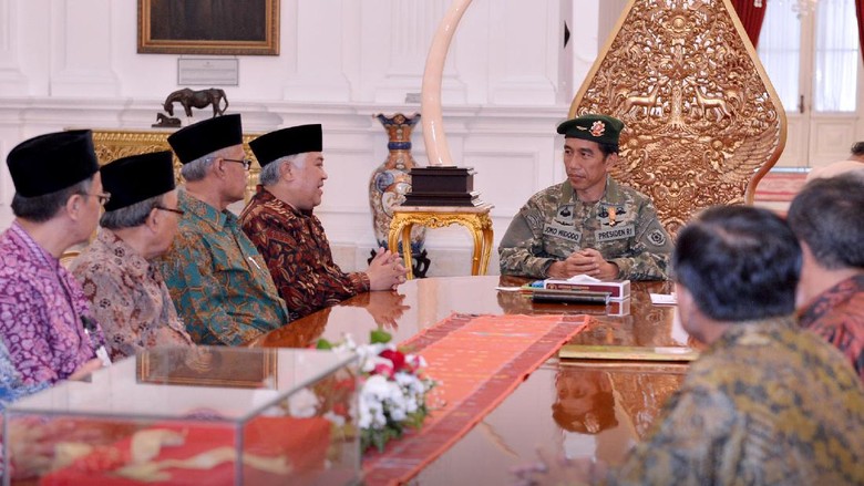 Soal Seragam Militer Jokowi, Ahok: Presiden Bintang 5 dong Soal Seragam Militer Jokowi, Ahok: Presiden Bintang 5 dong