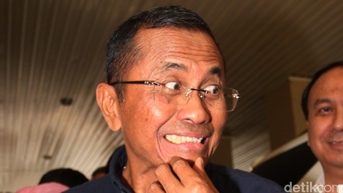Mantan Dirut PLN yang juga mantan Menteri BUMN, Dahlan Iskan. Dahlan diperiksa sebagai tersangka kasus dugaan korupsi pembangunan 21 gardu listrik di Jawa, Bali, dan Nusa Tenggara pada 2011-2013. Lamhot Aritonang/detikcom.