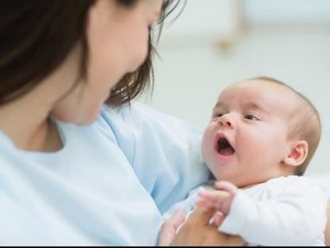 Perhatikan Hal Ini Jika Hendak Ajak Bayi Keluar Rumah Saat Cuaca Panas