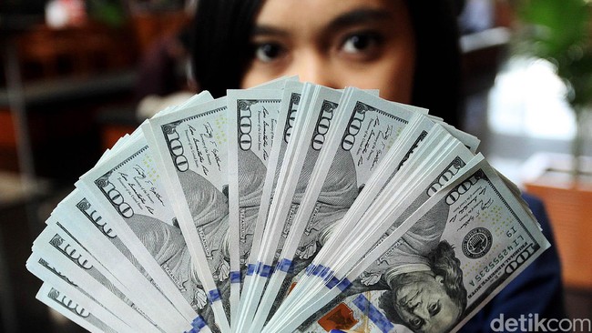 Dolar AS Nyaris Rp 13.900