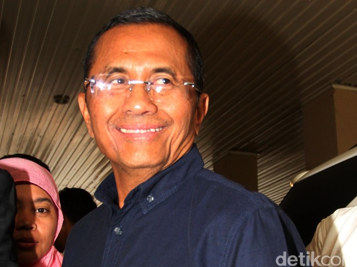 Mantan Dirut PLN yang juga mantan Menteri BUMN, Dahlan Iskan. Dahlan diperiksa sebagai tersangka kasus dugaan korupsi pembangunan 21 gardu listrik di Jawa, Bali, dan Nusa Tenggara pada 2011-2013. Lamhot Aritonang/detikcom.