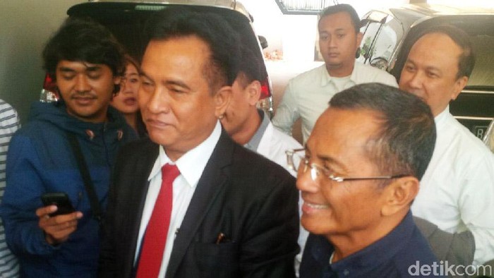 Di Sela Pemeriksaan di Kejati DKI, Dahlan Izin ke Masjid Tunaikan Salat