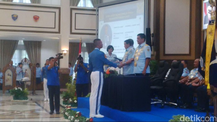 88 Taruna AAU Diwisuda KSAU Marsekal Agus di Yogyakarta