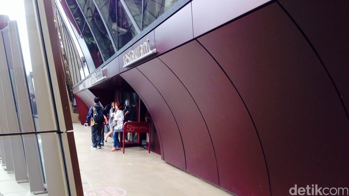 Mau Tahu Serunya Makan di Atas Menara Eiffel? ini Rasanya