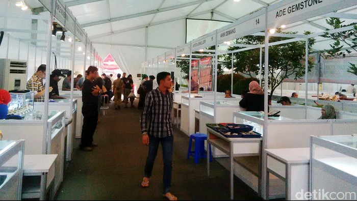 Melihat Lapak Pameran Batu Akik di PTIK, Ada Juga Diskusi dan Kompetisi