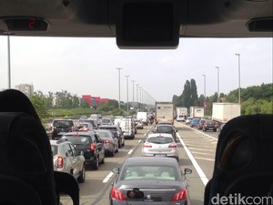 Ada Kecelakaan di Tol, Ini Suasana Kemacetan di Paris