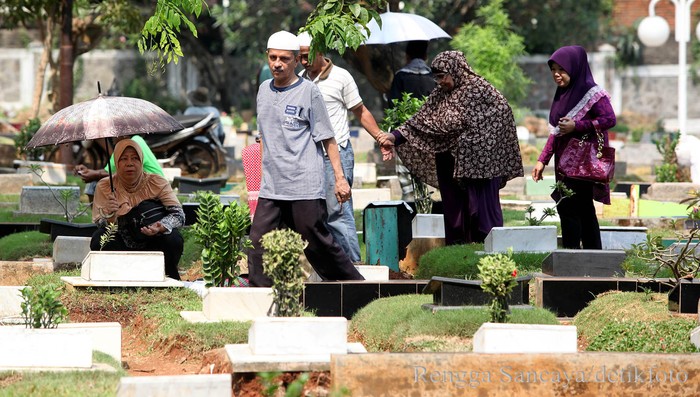 Ahok: Banyak Makam Fiktif, Ada Nisan Tapi Belum Pasti Ada Isinya