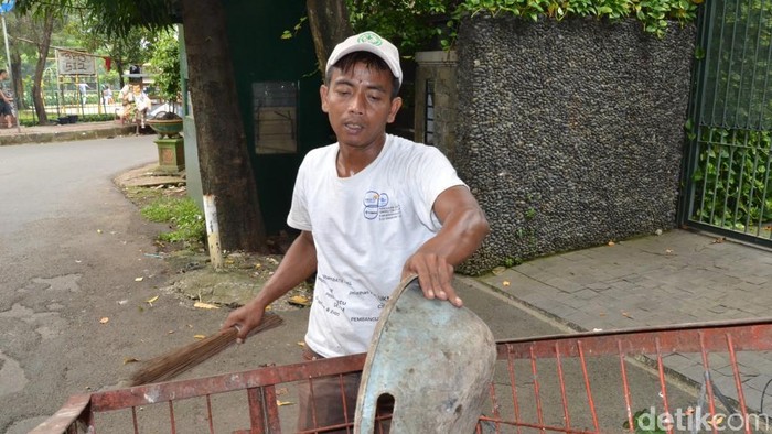 Syafii Tukang Sampah Anti Korupsi yang Sempat Mendunia