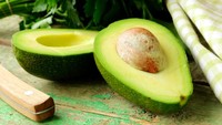 Selain vitamin B dan potasium, asam folat yang ditemukan pada alpukat juga berperan penting untuk memicu produksi hormon pria dan meningkatkan libido. (Foto: Thinkstock)