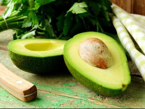 Makan Satu Buah Alpukat Setiap Hari Bantu Kontrol Tekanan Darah