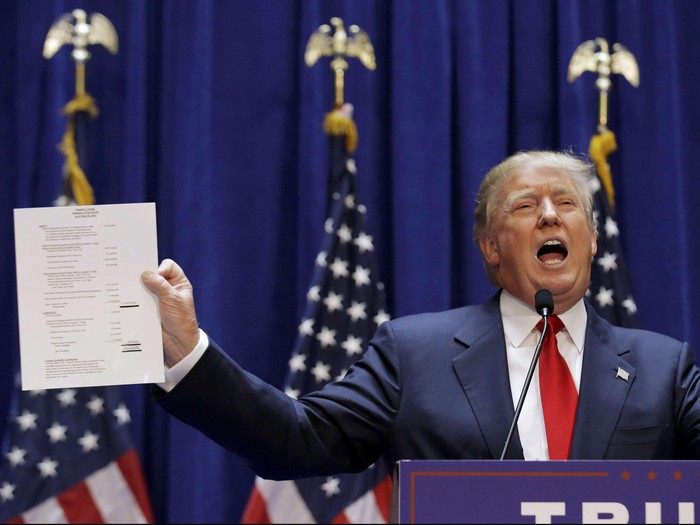 U.S. Republican presidential candidate, real estate mogul and TV personality Donald Trump holds up his financial statement showing his net worth as he formally announces his campaign for the 2016 Republican presidential nomination during an event at Trump Tower in New York June 16, 2015.   REUTERS/Brendan McDermid TPX IMAGES OF THE DAY