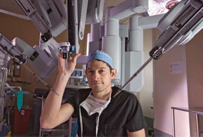 Dr Jesse Selber di Balik Kesuksesan Cangkok Tengkorak Pertama di Dunia