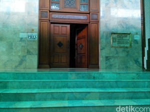 Masjid Sunda Kelapa Siapkan Takjil dan Sahur, Imam Tarawih dari Madinah