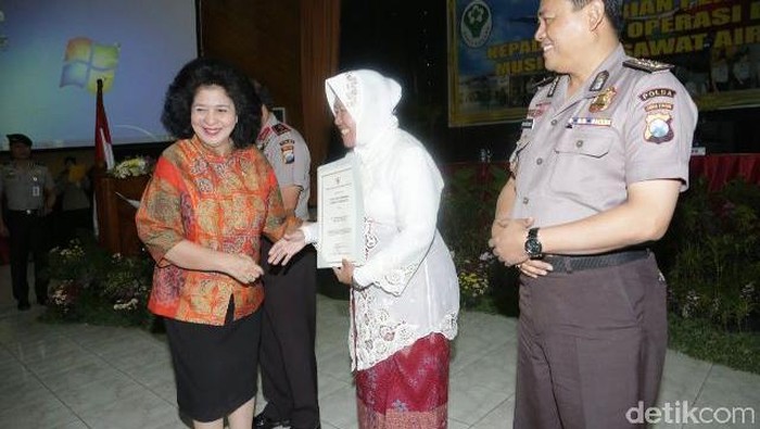 Menkes Beri Penghargaan Tim Operasi DVI AirAsia QZ8501
