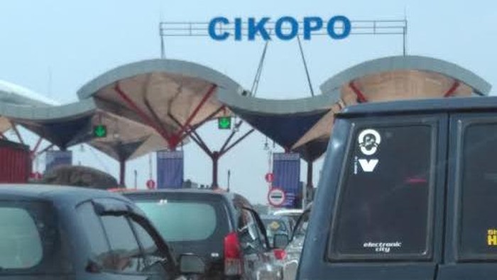 Antrean Masuk Tol Cipali Bisa Sampai Setengah Jam