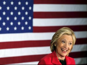 Jelang Pemilu Awal, Obama Lontarkan Pujian untuk Hillary Clinton