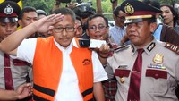 Dia didakwa menerima gratifikasi mobil Harrier dari PT Adhi Karya. Anas dihukum 14 tahun di tingkat kasasi Mahkamah Agung, Juni 2015. Foto: Lamhot Aritonang