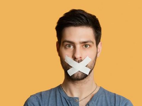 Pria memilih merahasiakan masa lalunya yang kelam.