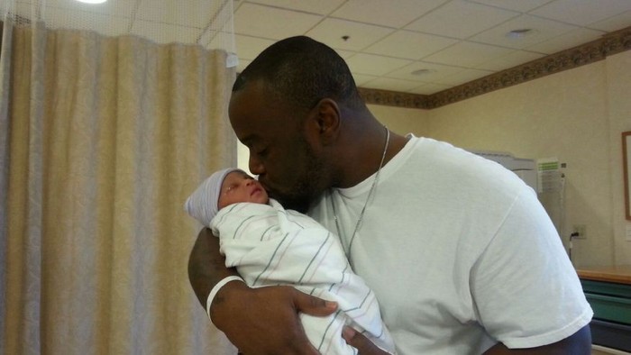 Hebat! Kena Macet, Pria Ini Bantu Proses Kelahiran Dalam Mobil